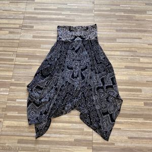 Flowing black and white skirt